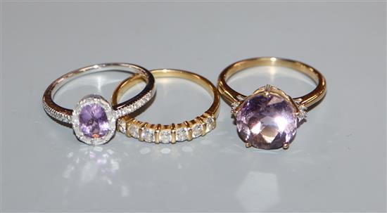 An 18ct gold 7-stone diamond ring, an 18ct white gold, amethyst and diamond ring and a 9ct gold pale amethyst dress ring (3)